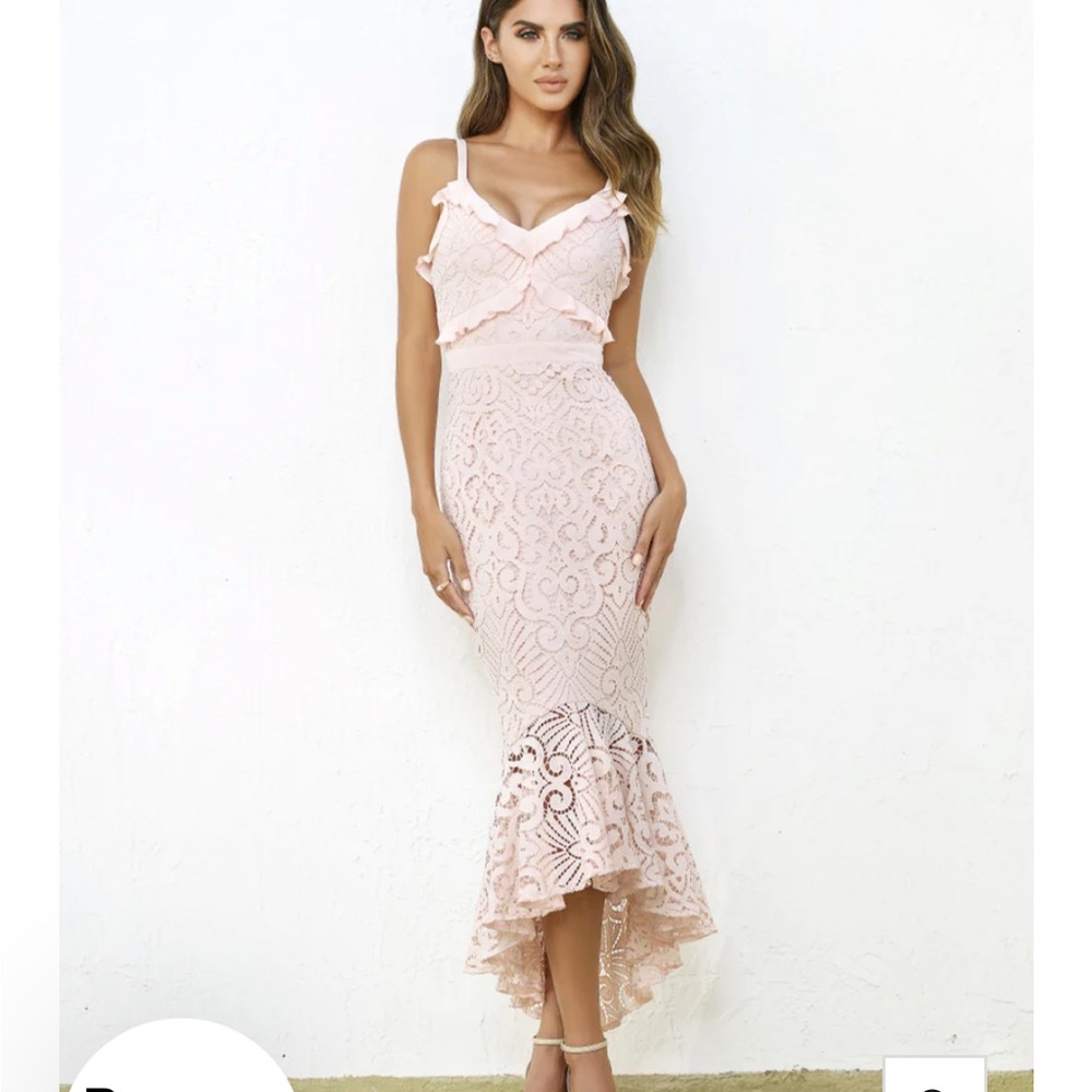 Chic Lace Midi Dress in Soft Pink